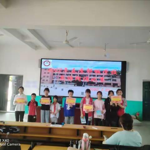 群情激昂，字字铿锵，展现真我风采—卲畈学校英语朗诵比赛