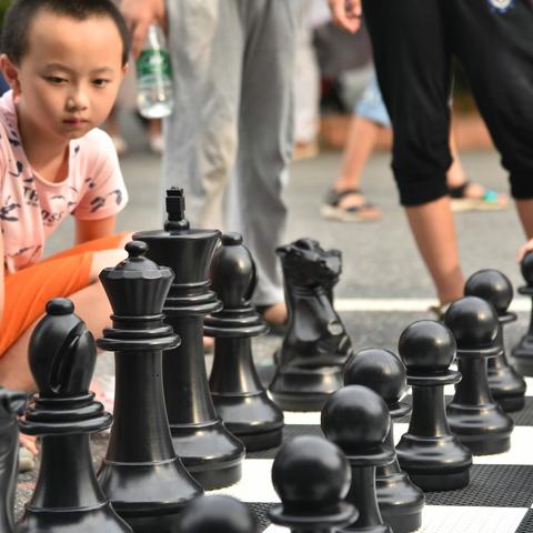 首届“小棋王”杯象棋展示活动开幕啦！