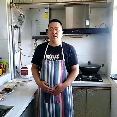 市职专李继峰老师作品《香菇蒸滑鸡》