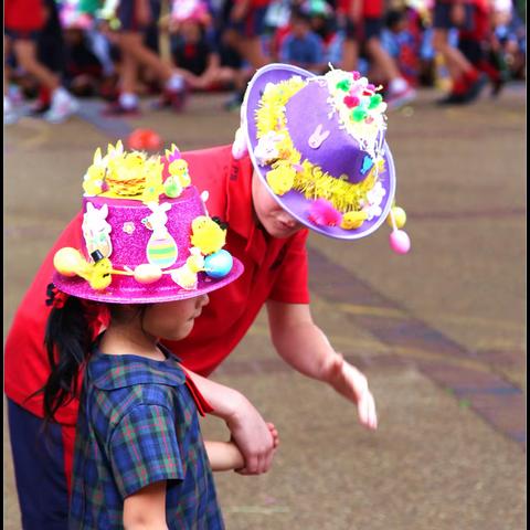 悉尼小学的复活节彩帽活动