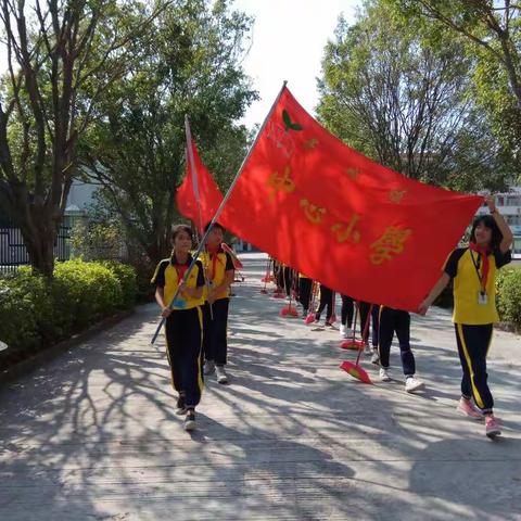 关爱老人、奉献爱心————建城镇中心小学