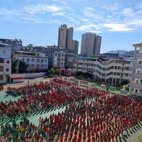 精彩纷呈，各显神通——咸宁黎灿明名师工作室赴南门小学进行课堂研讨