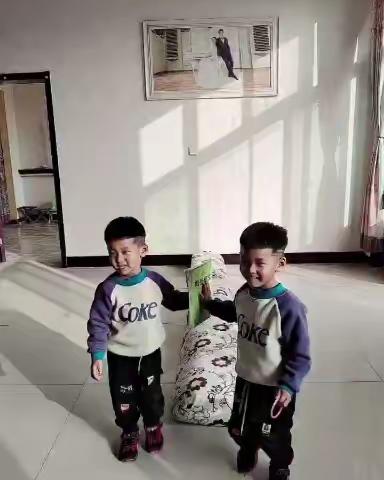 隔离的是距离，但爱不会被隔离！北幼小一班