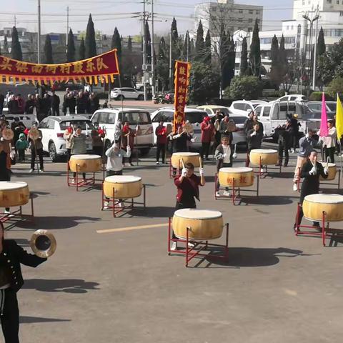 情暖三八节 锣鼓送祝福