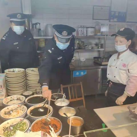 【提升满意度】灞桥分局治安大队对辖区重点部位进行食品安全检查。