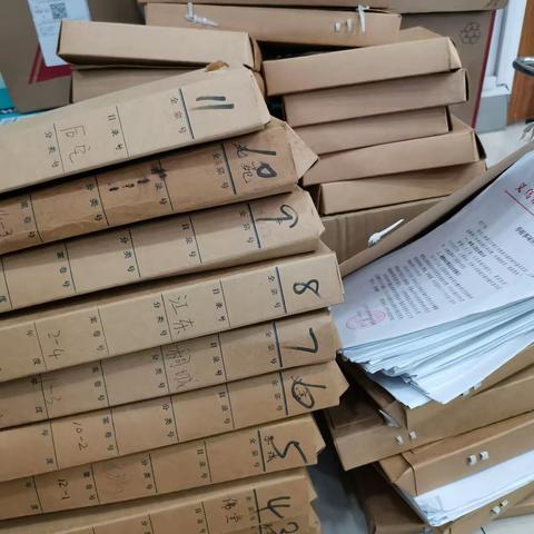 信访室做好档案整理工作