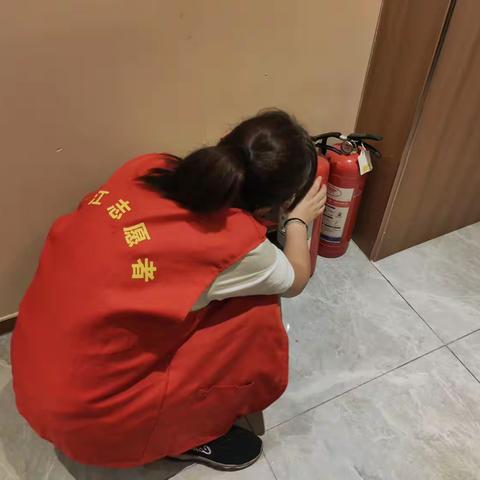 茶亭街道广安社区开展消防安全隐患排查活动