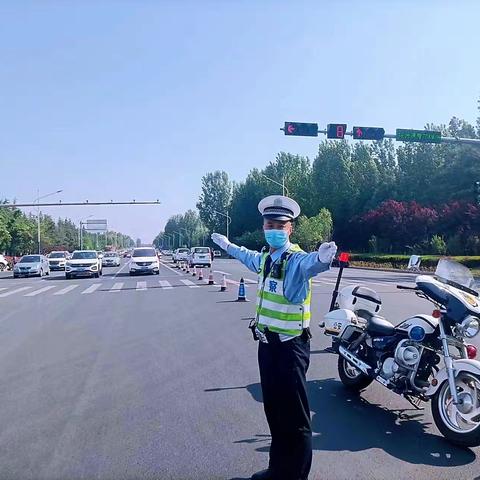 警力跟着流量走全力疏堵保畅