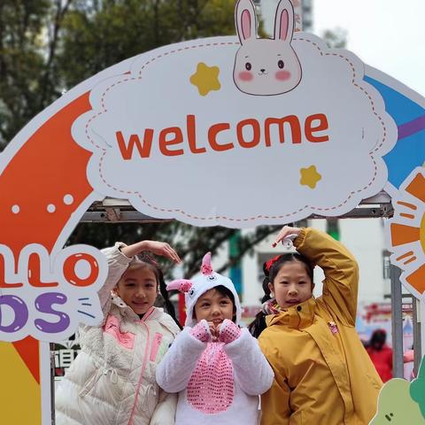 “让世界倾听中国声音”—厚德外国语学校第16届英语文化节活动