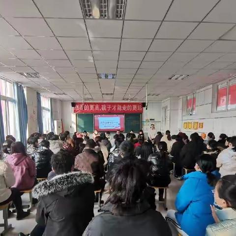 家校合力，静待花开—中丁乡中心小学六年级家长会