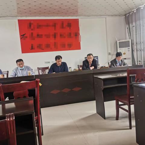 安全第一，警钟长鸣——弦山中心学校召开校长会落实上级会议精神