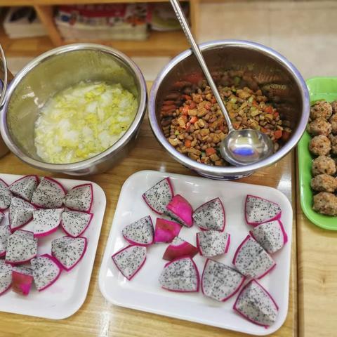 家校携手共进午餐