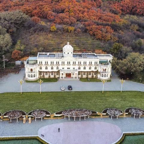 深秋中的太阳谷酒庄