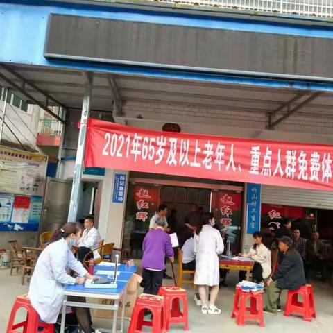 长青卫生院为辖区内65岁及以上老年人，高血压、糖尿病等重点人群免费体检啦！
