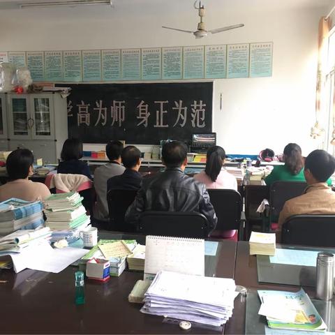 蕉源小学组织全体教师认真学习党的十九大