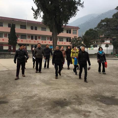 走进学生家中 架起家校连心桥 ——萍乡市上栗县桐木镇蕉源小学贯彻落实“万名教师访万家”活动