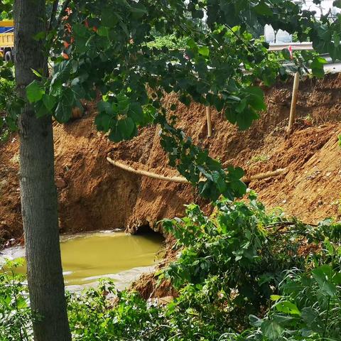 连续暴雨出险情，紧急排险保安全！（天门市农村公路养护中心应急排险工作纪实）