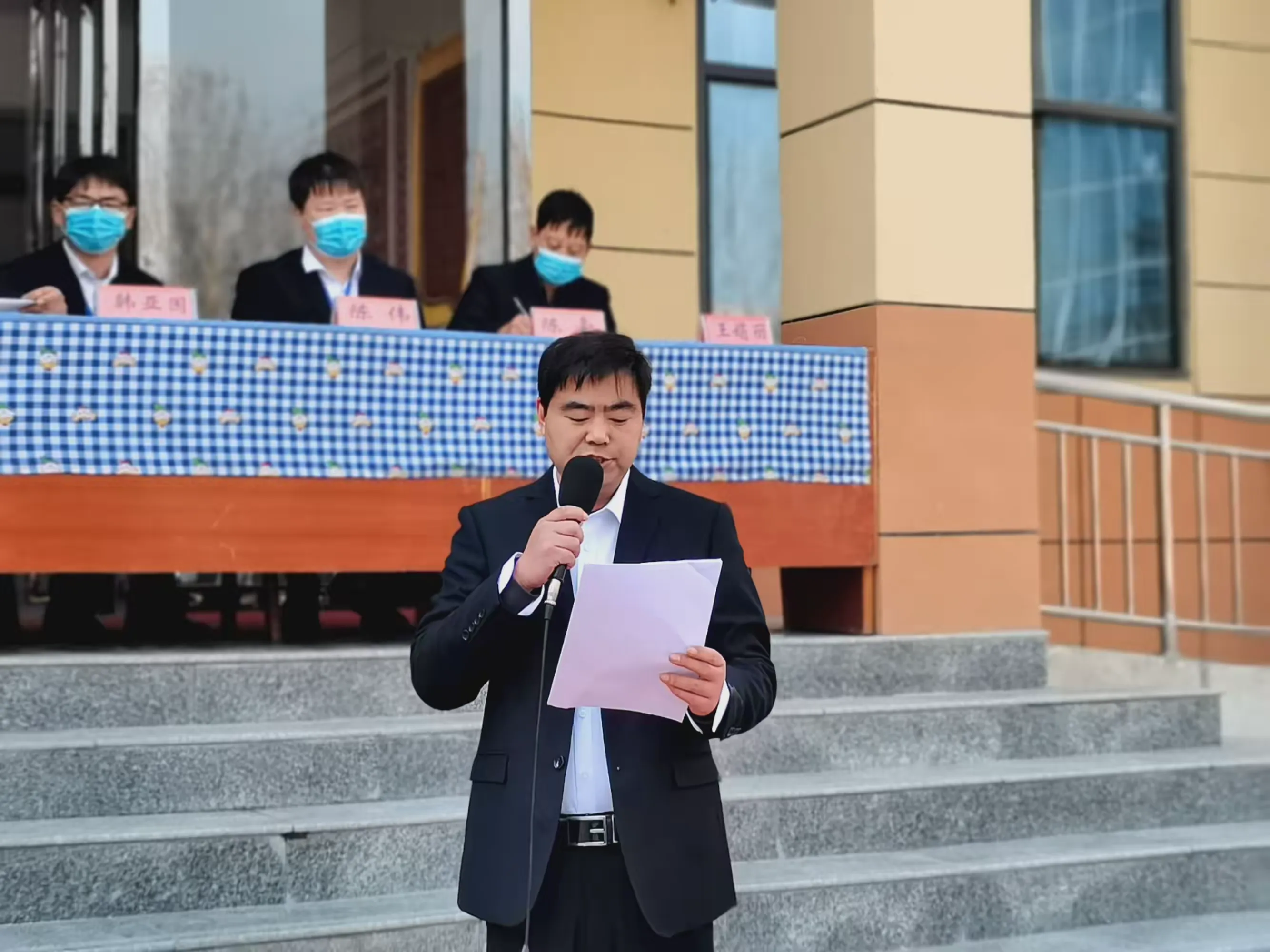 简篇-四群初级中学2021-2022学年度第一学期期末表彰会暨2022届百日冲刺誓师大会隆重举行