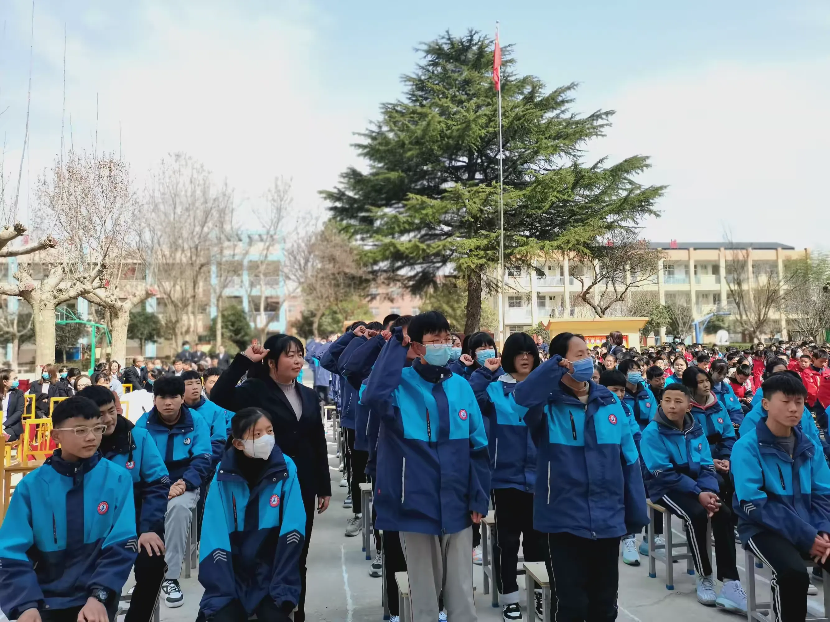简篇-四群初级中学2021-2022学年度第一学期期末表彰会暨2022届百日冲刺誓师大会隆重举行