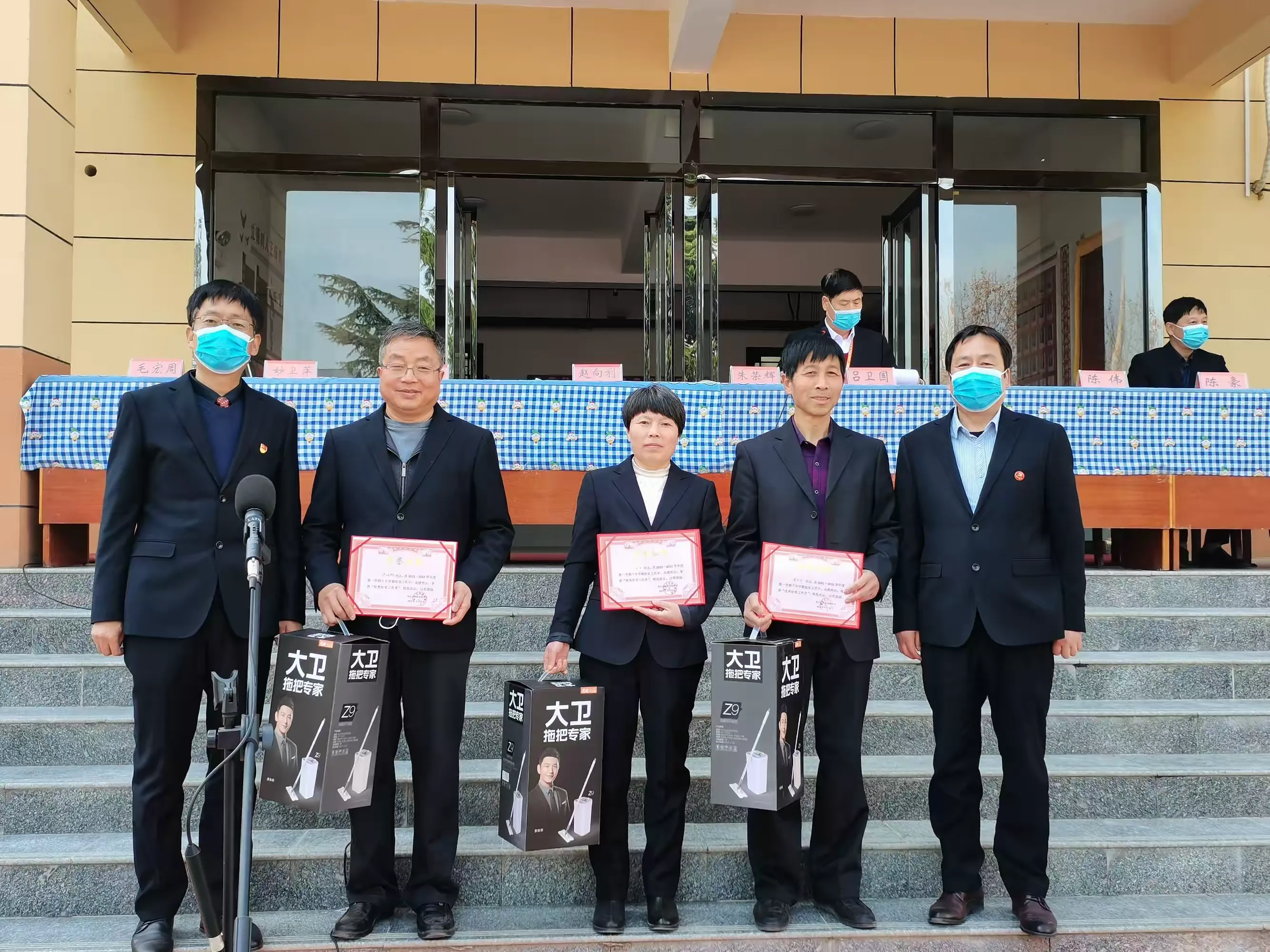 简篇-四群初级中学2021-2022学年度第一学期期末表彰会暨2022届百日冲刺誓师大会隆重举行