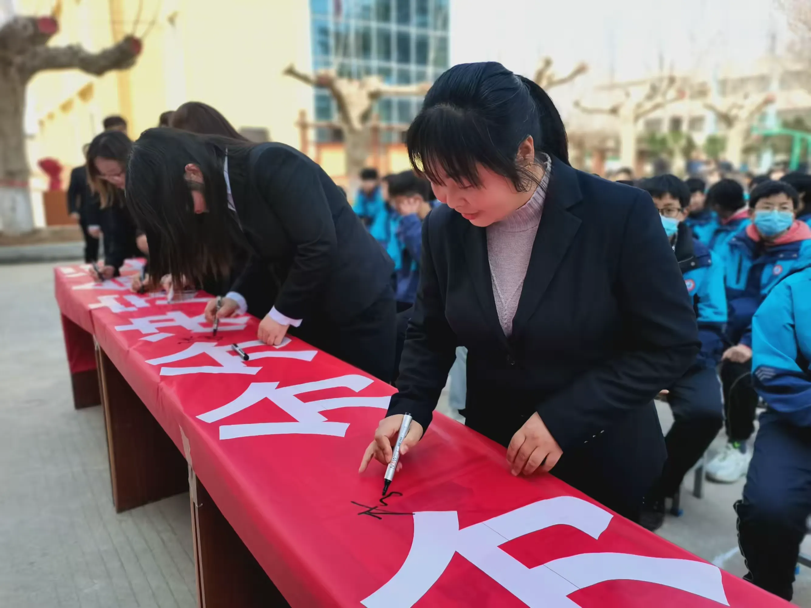 简篇-四群初级中学2021-2022学年度第一学期期末表彰会暨2022届百日冲刺誓师大会隆重举行