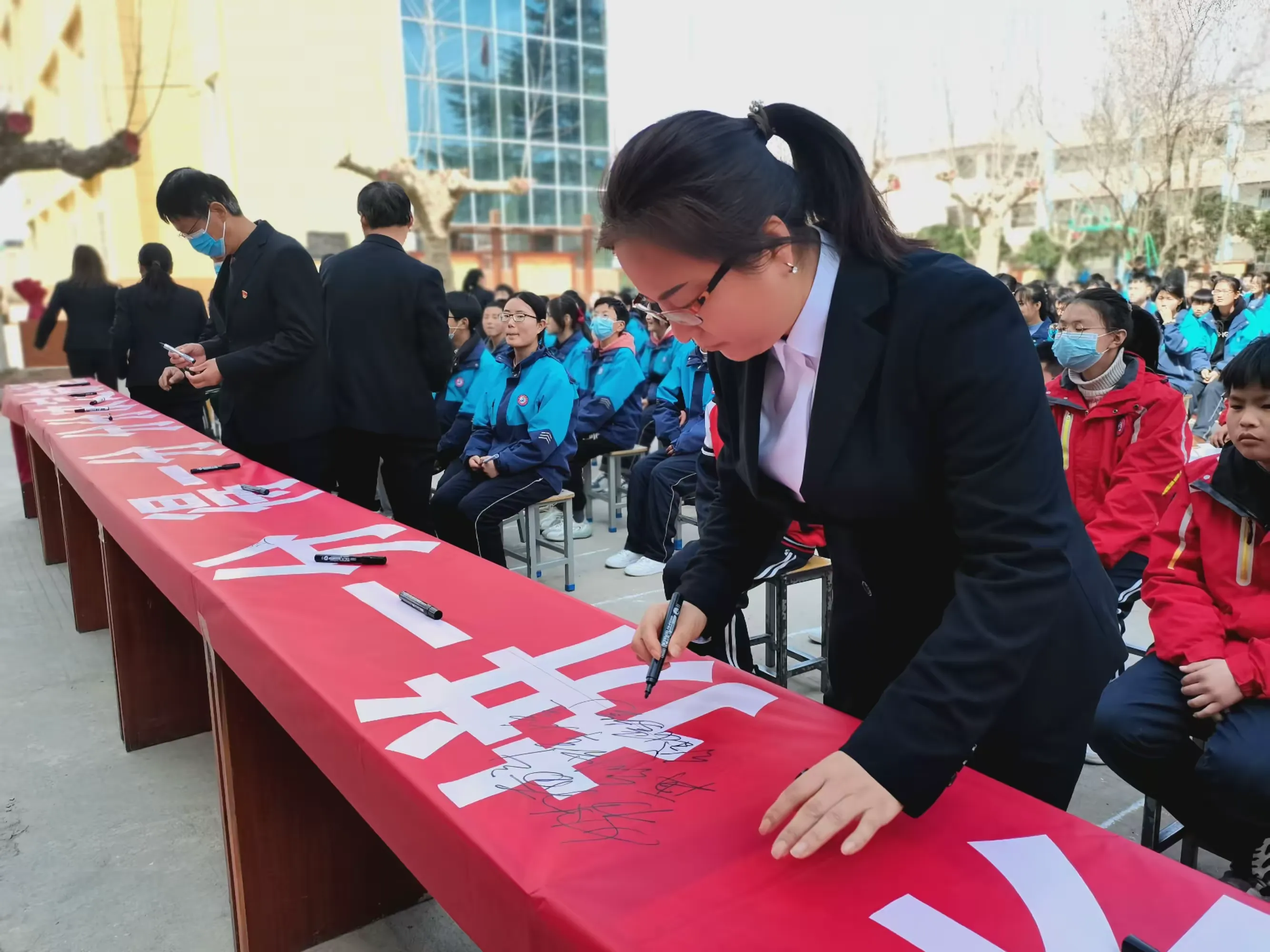 简篇-四群初级中学2021-2022学年度第一学期期末表彰会暨2022届百日冲刺誓师大会隆重举行