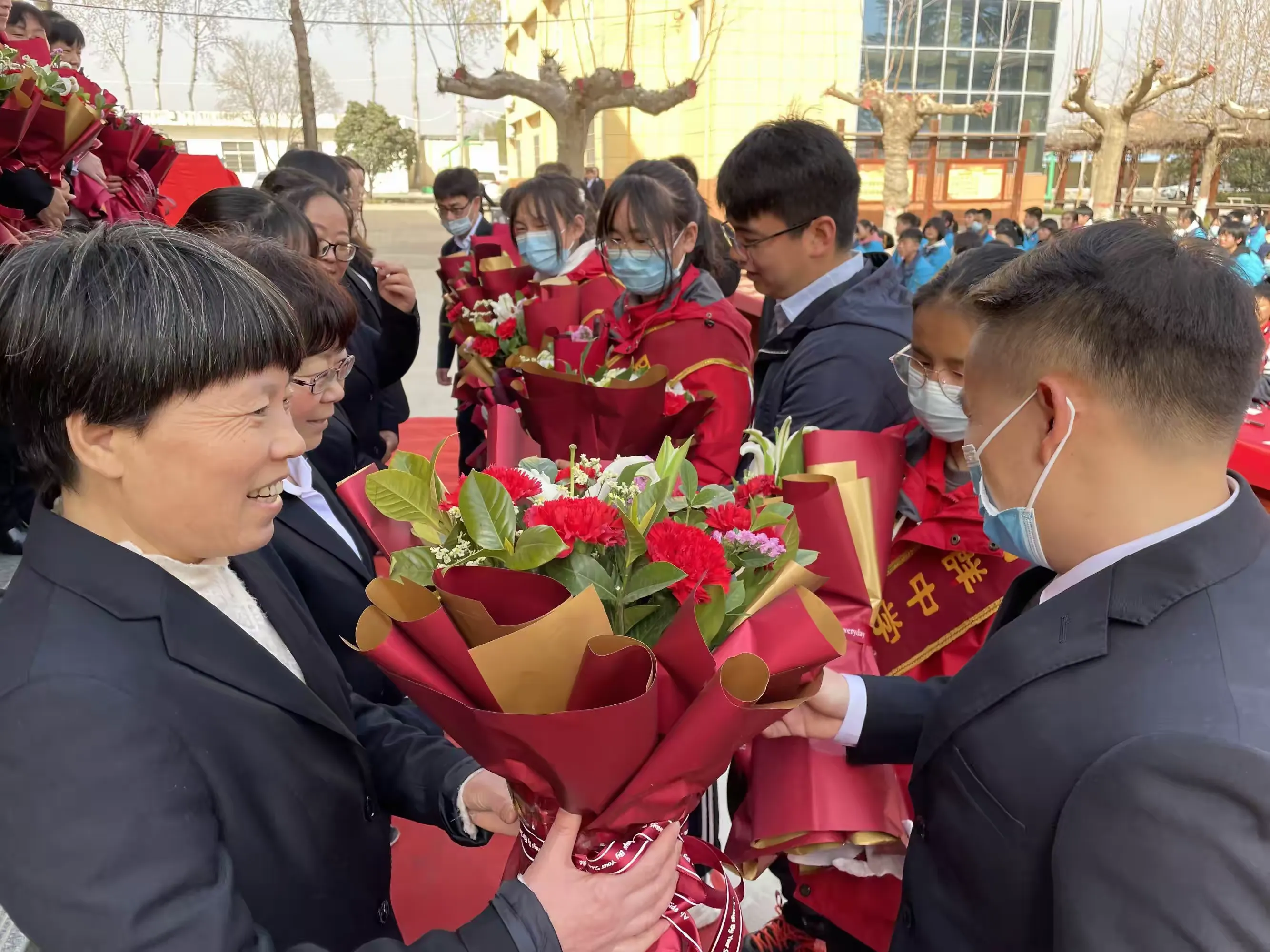 简篇-四群初级中学2021-2022学年度第一学期期末表彰会暨2022届百日冲刺誓师大会隆重举行