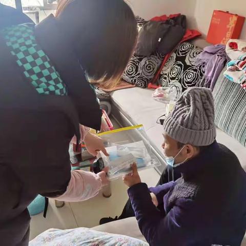 暖心防疫包 情暖心更暖---曙光社区为低保残疾户送健康包