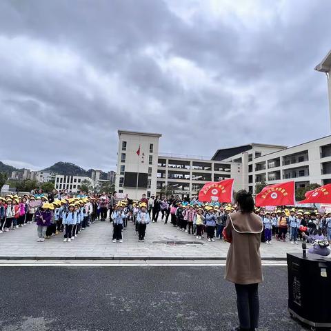 吉首市第四幼儿园大班组——“祭奠先烈，承先烈之志，做廉洁好儿童”