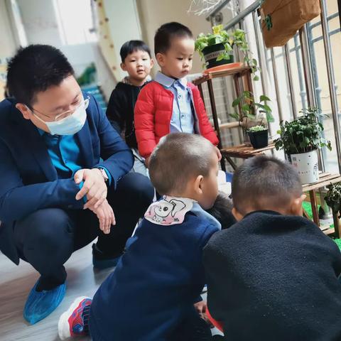 宝贝们，你心目中的英雄是谁？👦是奥特曼！👦是超人！👦是铠甲勇士！👧是乐迪！是小爱