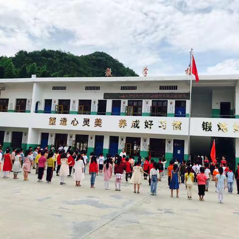 重溪小学“红领巾，我自豪”新生入队仪式