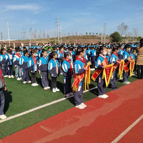 法治教育进校园，撑起校园平安伞