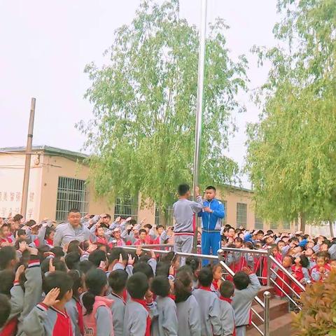 大路口乡清华源小学“世界地球日”主题升旗仪式