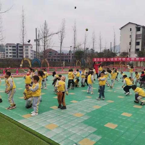 宣汉县普光镇双河幼儿园（何家坝校区）开展教师户外活动公开课