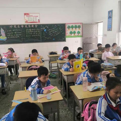 三舜德小学三5班  阅读使我快乐掠影 龙健制