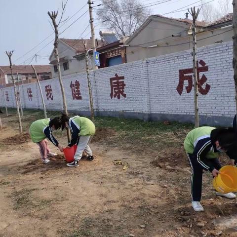 三月春风暖人心，雷锋精神代代传