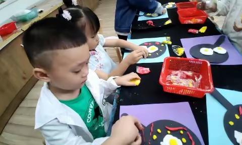 美术活动《给妈妈的早餐》