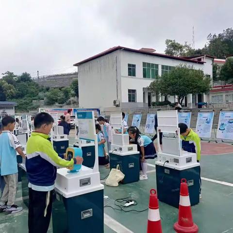 “科技大篷车”下乡活动——读书小学