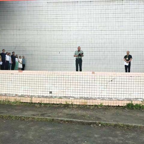 隆昌二中     军训第一天——从“新生”到“新兵”