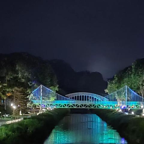 七绝·乙丑日四更写山城怡保近打河夜景