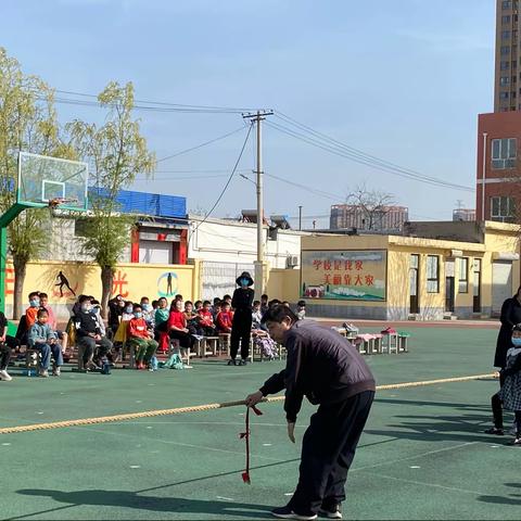 岸下小学举行春季拔河友谊赛活动