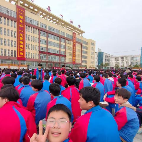 少年应有鸿鹄志，当骑骏马踏平川——美丽卓越新野县一初中之学生美