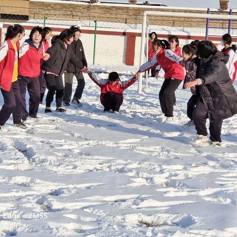 2006班孩子们的雪后快乐剪影