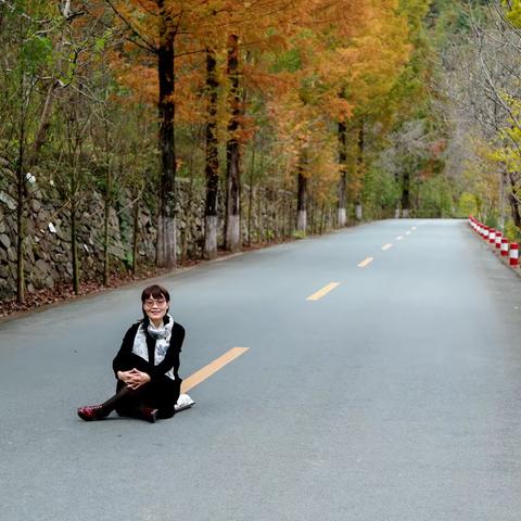 深秋时节的高江路就等你来入画