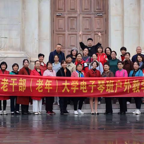 我们在雨中向快乐出发