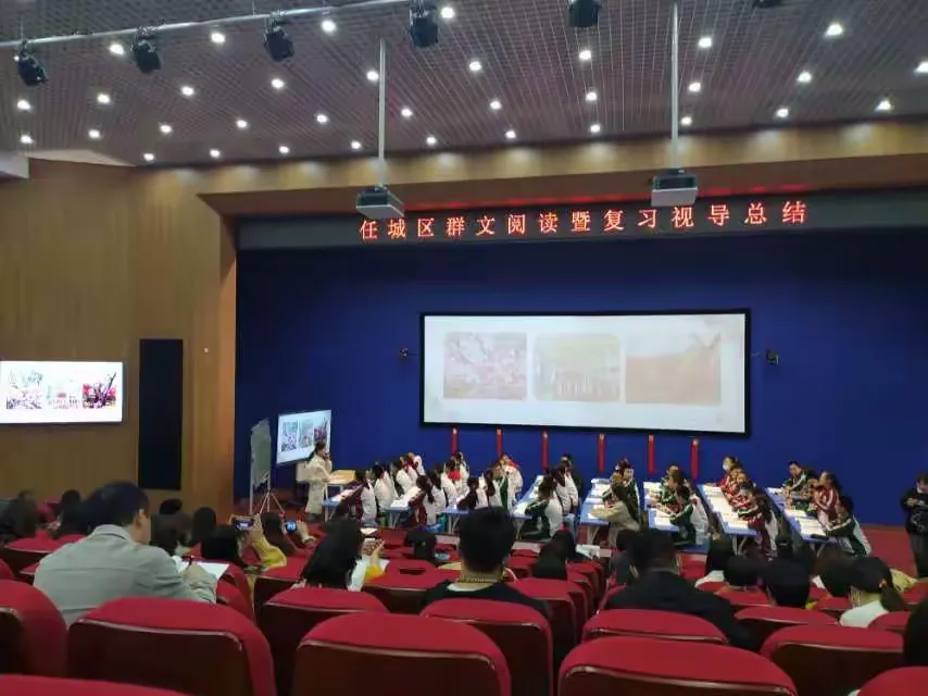 简篇-走近群文阅读,创新语文课堂 ——杜文平名师工作室活动纪实