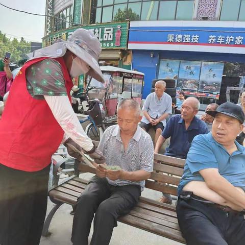 建安区分类办组织开展“垃圾分类一小步，健康文明一大步”的广场宣传活动