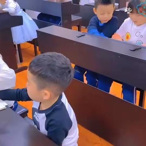 朗朗幼儿园大三班今日活动11.1