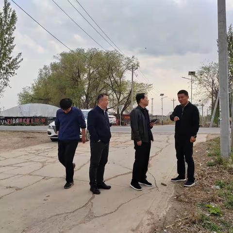 老漳河区级河长开展常态化巡河工作