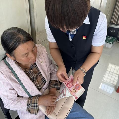 桑树坪支行反假币宣传